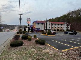 Raceway inn，位于马丁斯维尔的酒店