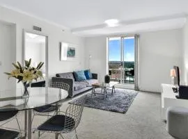 Modern spacious Chatswood Apartment H1016