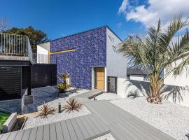 アナザーオーシャン淡路ヴィラ，位于淡路的带泳池的酒店