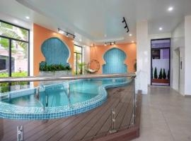 Villa 6PN view biển có bể bơi trong nhà，位于下龙湾的酒店