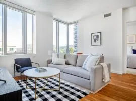 Downtown Bellevue 2BR w Gym WD nr shops SEA-115