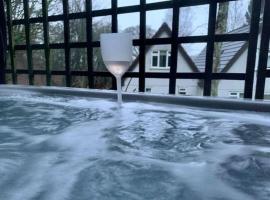 3 bed holiday home with hot tub Valley Lodge 32，位于甘尼斯莱克的酒店