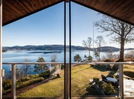 Villa Arboretet - Seaside villa with private pool & infrared sauna in the heart of Arboretet, Bergen，位于卑尔根的酒店