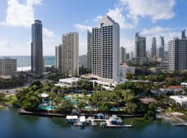 JW Marriott Gold Coast Resort & Spa，位于黄金海岸的带停车场的酒店