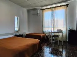 Pensión Benavente AP-7 3min coche Playa 5 min Self check-in 24h