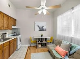 Cozy 1BR Unit in Prime Location - Perfect for Solo Travelers or Couples!