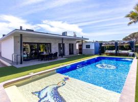 Catalunya Casas Modern Vacation Paradise 'Villa Ainmi' on the Costa Brava!，位于Sils的酒店