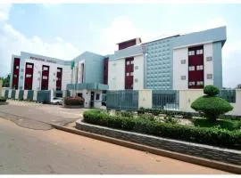 Royalton Hotels Abuja，位于阿布贾纳姆迪·阿齐基韦国际机场 - ABV附近的酒店