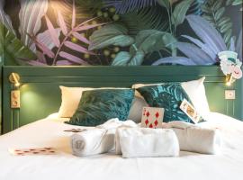 Hôtel Grand Confort Le Moulin Rouge，位于特拉松的酒店