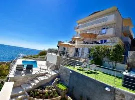 Blue Views Villa with Heated Pool & Jacuzzi