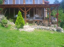 Spacious and Charming House in Vozuća with Large Garden，位于Vozuća的酒店
