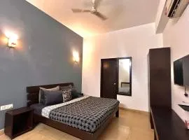 Room with attach washroom on main road- Rajiv Chowk Gurgaon