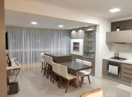 Apartamento luxo Meia Praia