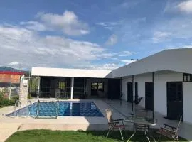 Casa Campestre Ibague con piscina - capacidad 15 personas