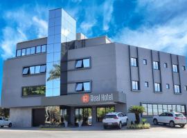 Real Hotel，位于塞蒂拉瓜斯的带停车场的酒店