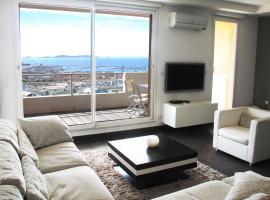 海景阁楼公寓，位于马赛CRN2M UMR6231 Research Centre Marseille附近的酒店