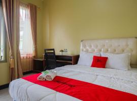 RedDoorz Syariah near Taman Rekreasi Kalianget Wonosobo，位于Kalianget的酒店