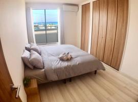 ZZOKIAI Premier Ou 奥武壹号A棟 奥武岛上能看见海的新建一户建 走到海滩只有1分钟 only 1 min walk to the beach，位于Shikenbaru的酒店