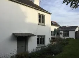 18th Century Primrose Cottage in Chillington nr sea