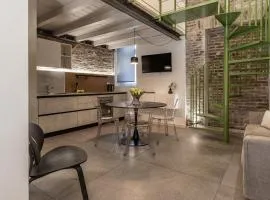 Vicolo dei Duelli Industrial Green Apartment
