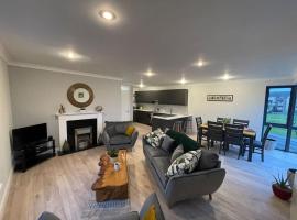 Entire Apartment , Centre Carrick-On-Shannon，位于香农河畔卡里克的酒店