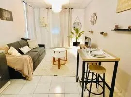 Savana Lodge, Wi-Fi, Parking Privé et Calme, Sortie 12 ChanaS
