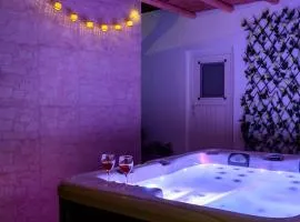 Heart of Oia - Private house with Jacuzzi