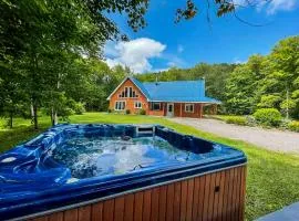 Riverside Stay with Pool Table, Open Air Patio, BBQ