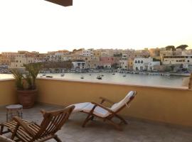 Attico sul Porto Vecchio - Lampedusa，位于兰佩杜萨的度假屋