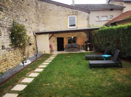 GITE LA LOUTRE，位于斯特奈的酒店