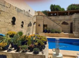 Dar Dragun: luxury 3BR bright spacious house & pool，位于圣劳伦斯的乡村别墅