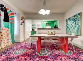 Color Pop Cottage - Half mile from Plaza district