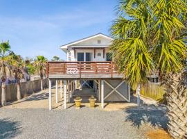 Two Bedroom Beach House with Private Parking, Outdoor shower and MORE，位于巴拿马城海滩的酒店