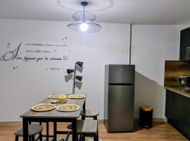 Zen Home - appartement jusqu'à 4 voyageurs，位于楠蒂阿的低价酒店