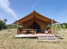 Tente Lodge 13 couchages，位于Vaas的豪华帐篷