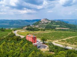 Rooms Casa Rossa in Motovun central Istria，位于莫托文的住宿加早餐旅馆