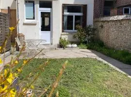 Maison avec jardin et parking, au centre d'Etretat