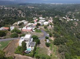 Traditional Stonebuilt Villa Leonanto, only 5 Km from a Sandy Beach，位于Kástellos的自助式住宿