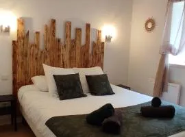 Gîte - Les Pivoines - Les Jardins de Kerellec - 20min de la mer 4 à 6 personnes terrasse jacuzzi