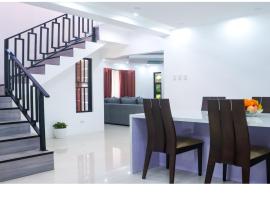 At Home With Kajea，位于Santa Cruz的带停车场的酒店