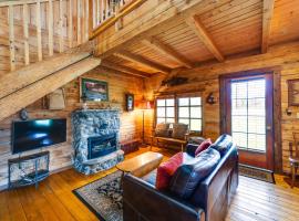 Private Hot Tub Blue Sky Cabin in Sequim，位于塞奎姆的酒店