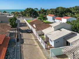 Linda casa a 150m da praia e prox ao Beto Carrero，位于佩尼亚的酒店