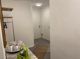 Wohnung City Nord mit Balkon，位于Herzogsdorf的带停车场的酒店