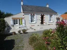 Maison vendéenne à Notre-Dame-de-Monts avec jardin, proche commerces et plages, animaux acceptés - FR-1-540-168