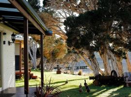 Shack on the Bay - A Lovely Bayside Cabin，位于斯特拉恩的别墅