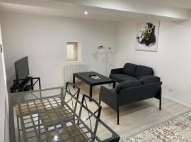 Appartement 2ème étage 42m2 hyper centre ville / parking gratuit，位于里永的酒店