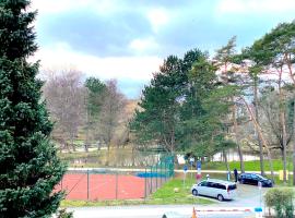 Schöne 3-Zi-Wohnung mit "in-door-pool", "Gym" und "Spielraum" und frisch renoviertem Bad an der Promenade direkt am Scharbeutzer Strand，位于沙博伊茨的酒店