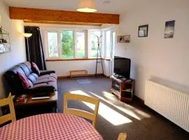 Lovely 1-bedroom apartment with free parking