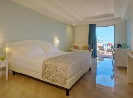 Hellenia Yachting Hotel & SPA，位于贾迪尼-纳克索斯的酒店