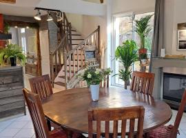 GÎTE REDROOSTER HOME - 160m2, 4 ch, 2 sdb, fibre, parking, sauna, bain à remous，位于Theys的酒店